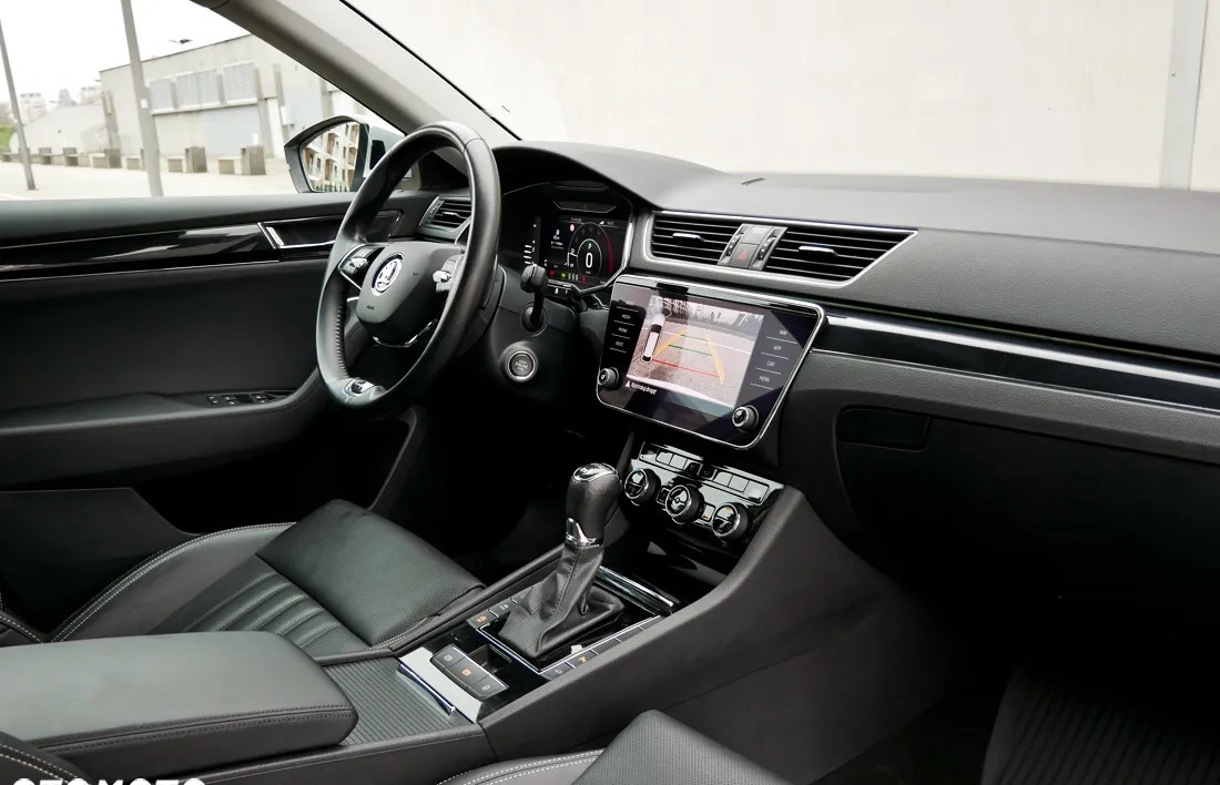 Skoda Superb cena 154900 przebieg: 71711, rok produkcji 2020 z Kraków małe 781